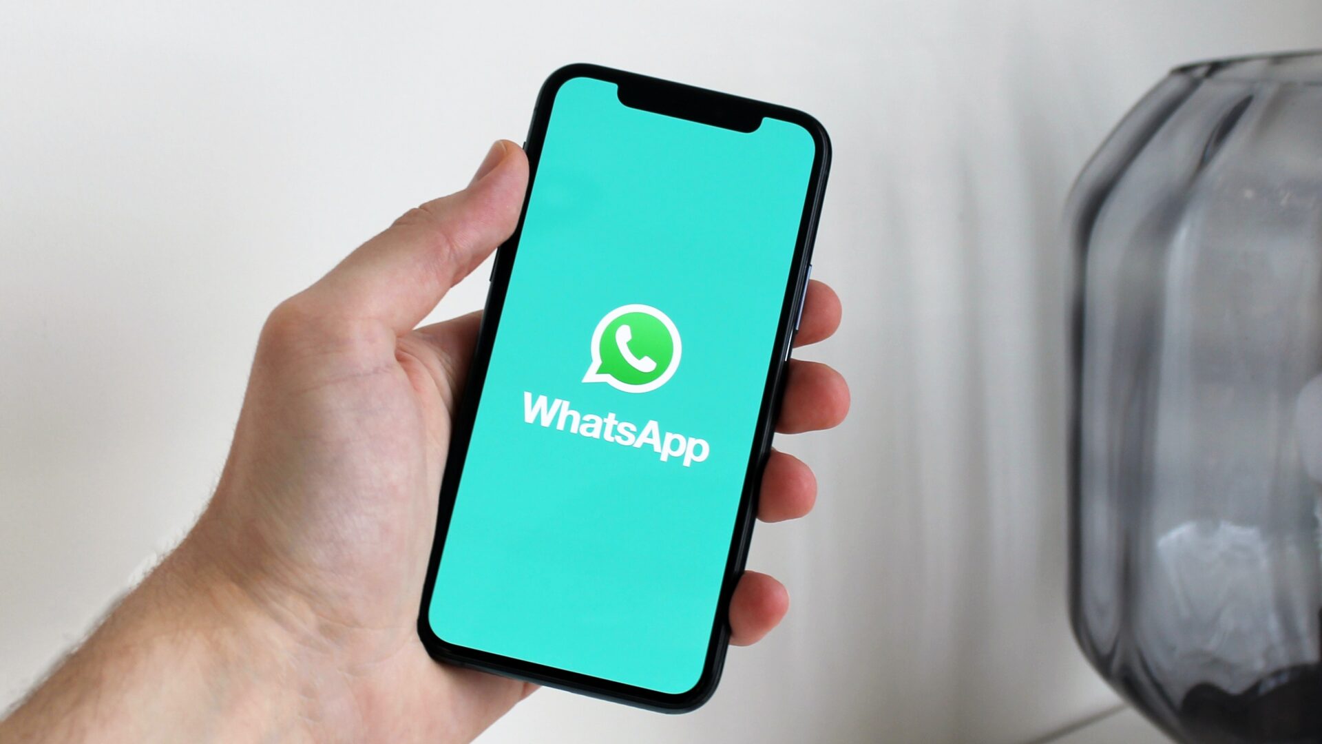 Czy Facebook jest połączony z WhatsApp?