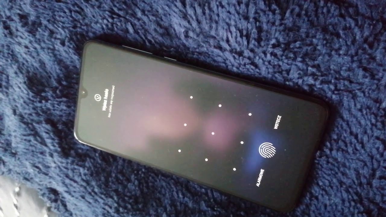 Co zrobić gdy telefon sam klika?