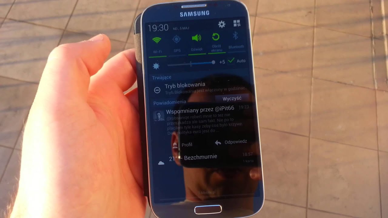 Jak rozjaśnić ekran w tym telefonie?