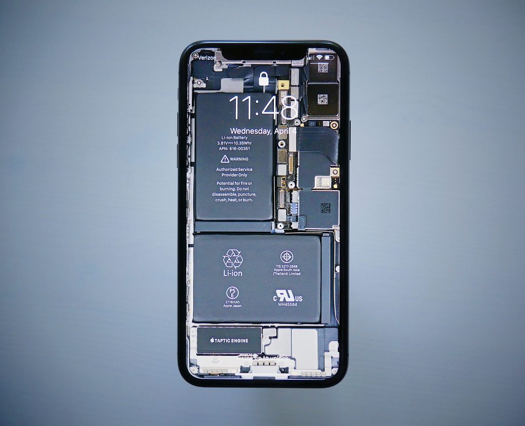 Jak uruchomić rozładowany telefon?