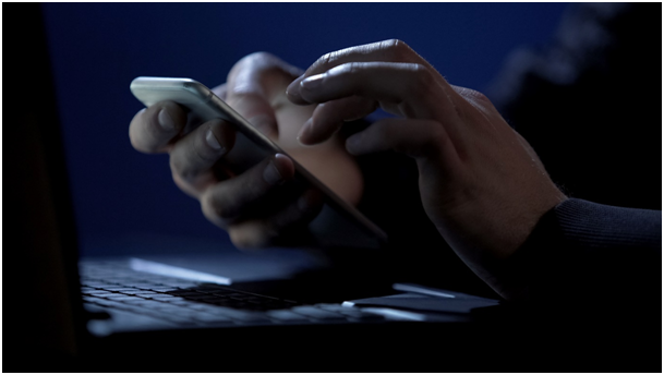 Czy można przejąć czyjeś SMS-y?
