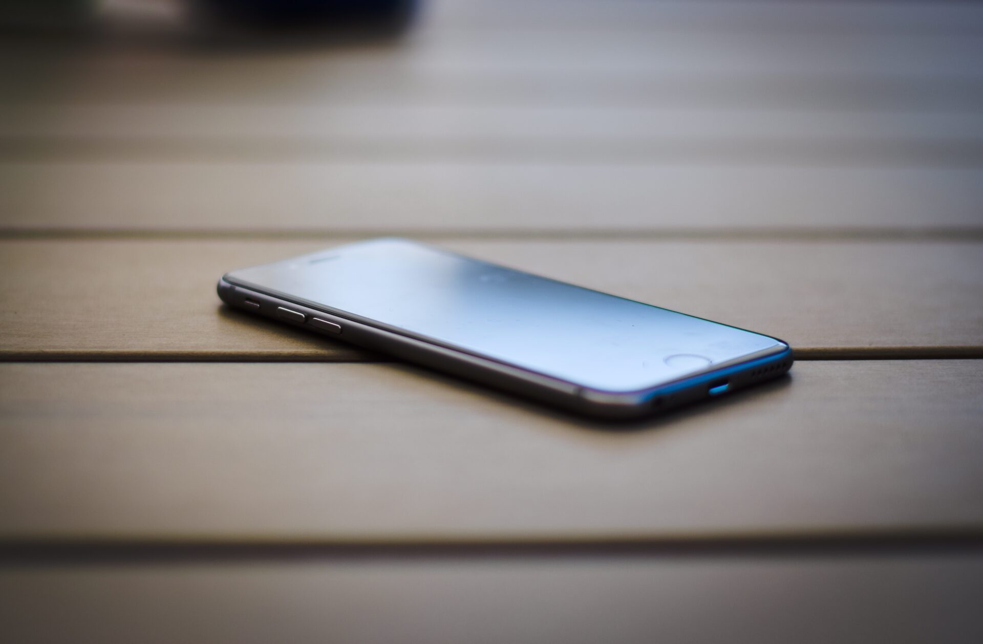 Czy operator może namierzyć wyłączony telefon?