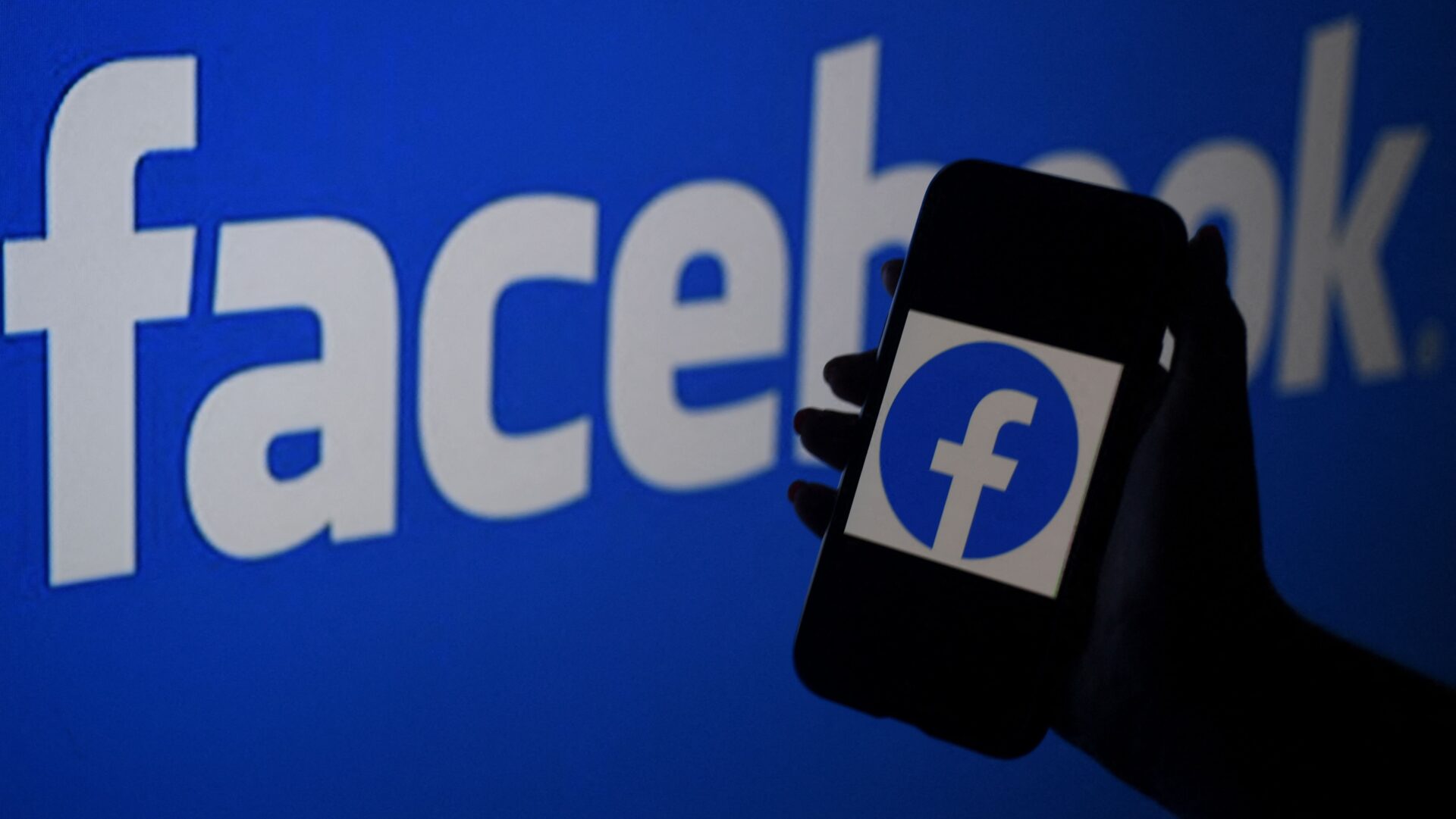 Czy Facebook ma podsluch?