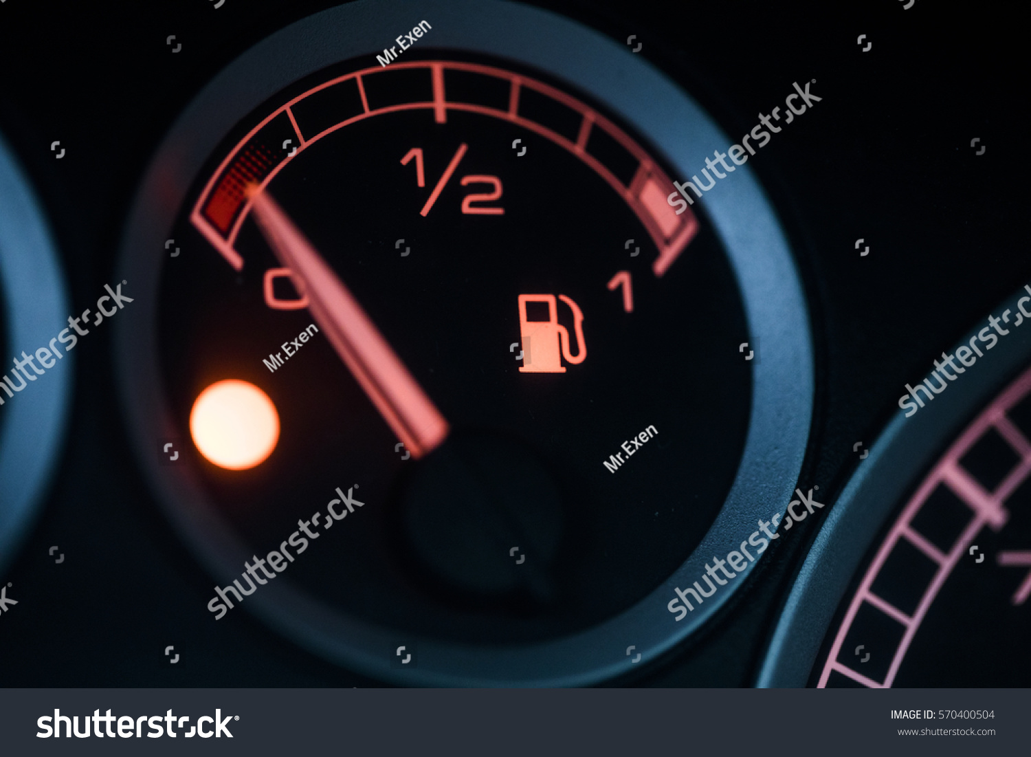 Czy GPS w samochodzie pokazuje stan paliwa?