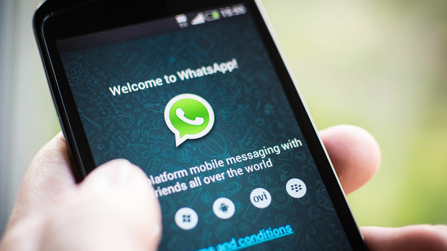 Czy WhatsApp pobiera pieniądze z konta?