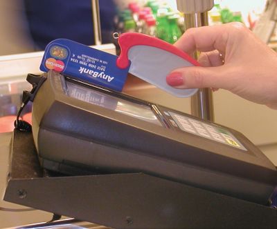 Jak przeciagnac kartę w terminalu?