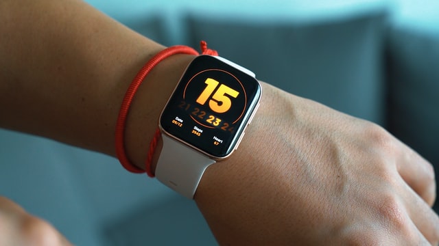 Jak ustawić datę i godzinę w zegarku Smartwatch?