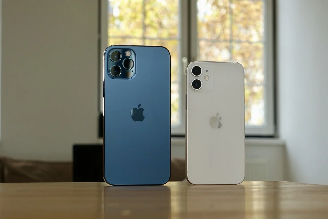Czy warto kupić iPhone 12 czy 13?