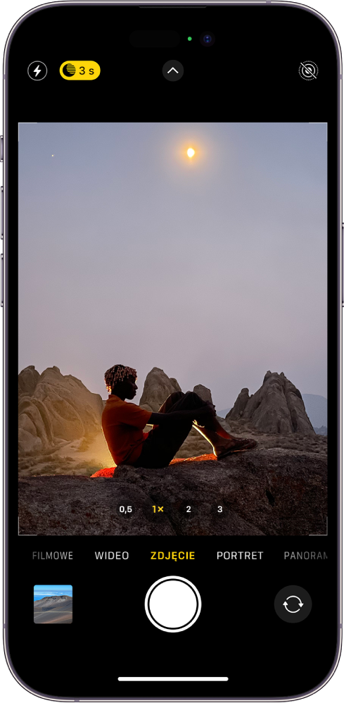 Czy iPhone 12 ma tryb szerokokątny?