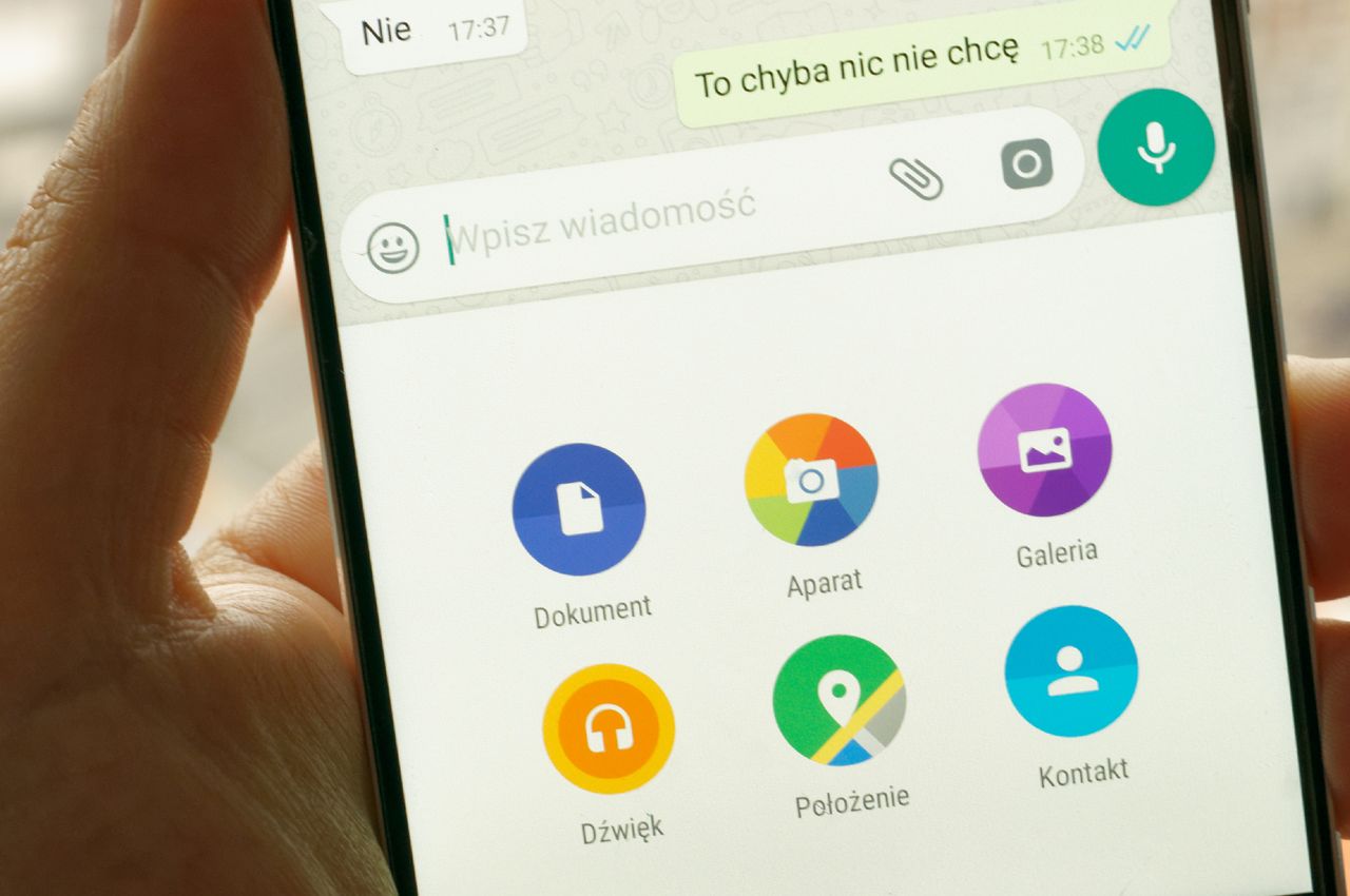 Jak duży plik można wysłać przez WhatsApp?