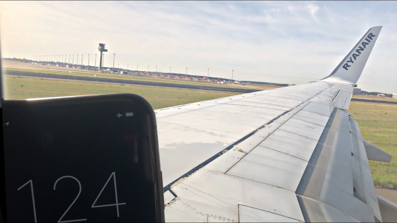 Z jaką prędkością leci samolot Ryanair?