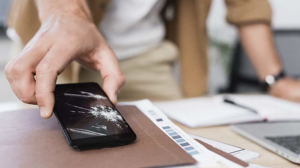 Jak dostac się do telefonu bez wyswietlacza?