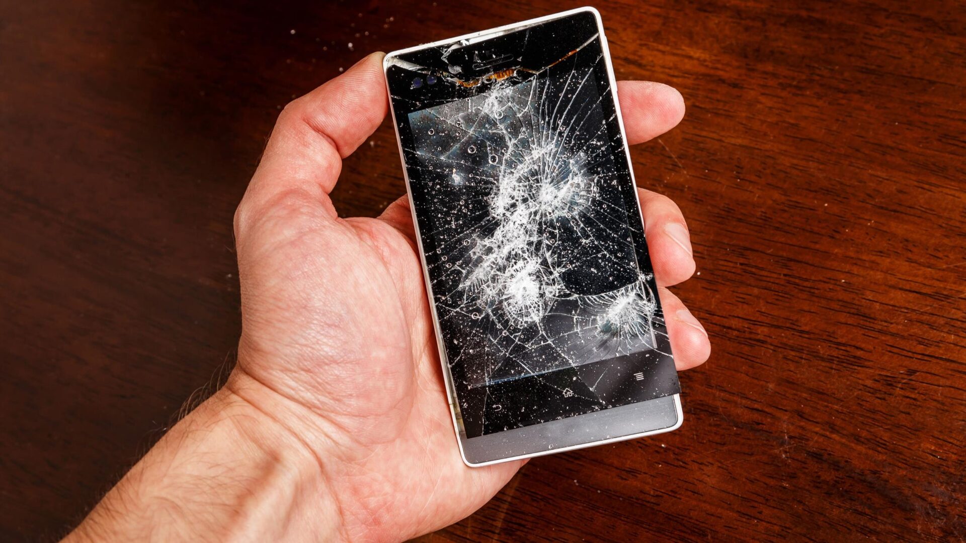 Czy da się naprawić pęknięty ekran w telefonie?