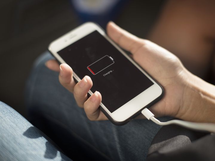 Jak dlugo ladowac telefon po raz pierwszy?