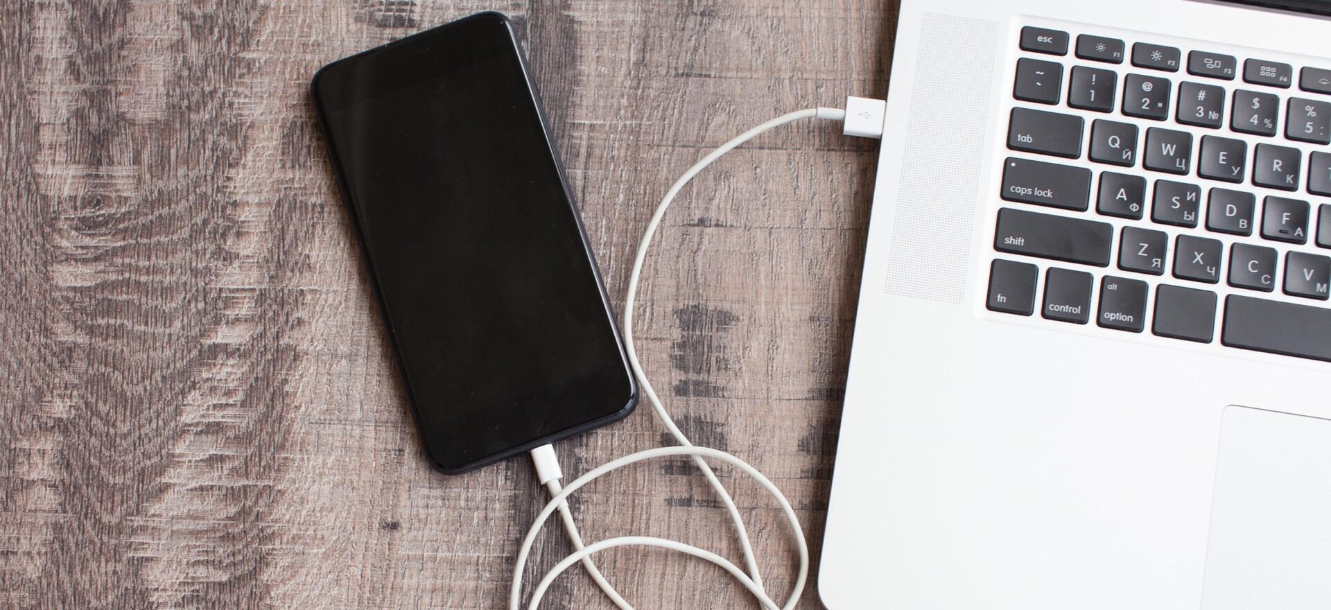 Jak połączyć telefon z komputerem przez USB program?
