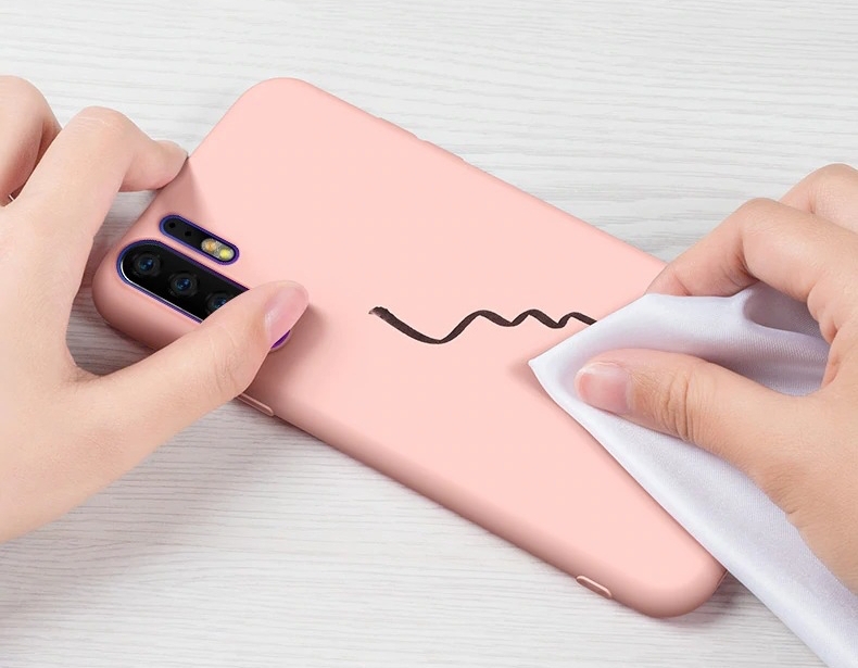 Czym czyścić matowe etui na telefon?